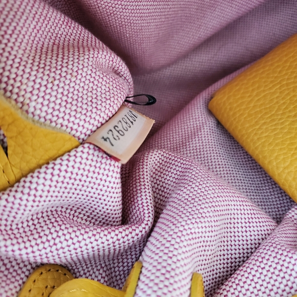 Dooney and Bourke large tote - Picture 7 of 7